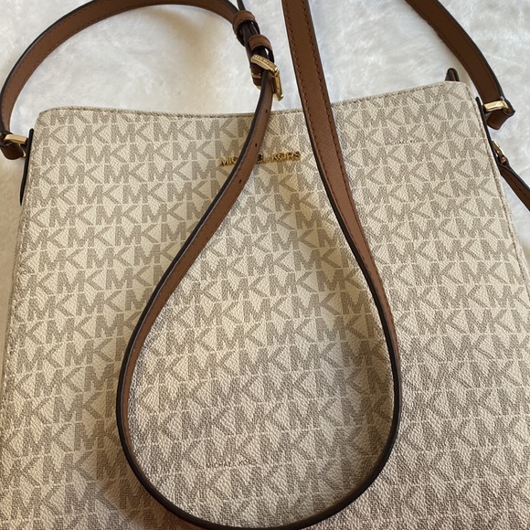 🔺🔻Michael Kors Jet Set Travel Large Logo Messenger🔺🔻 - Picture 10 of 17